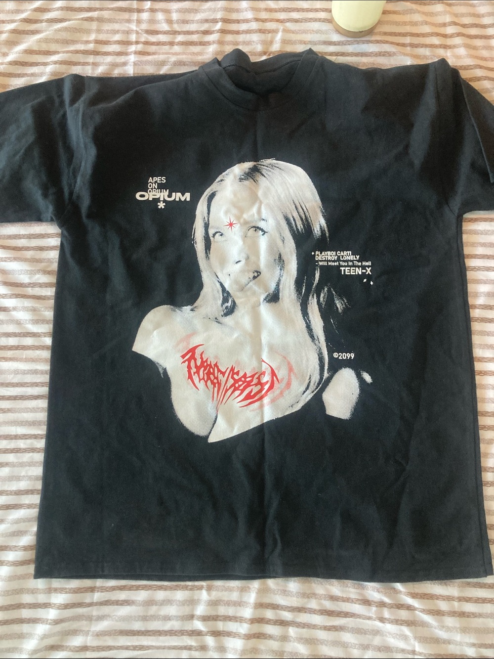 Gildan Black Short-Sleeve Graphic Tee with White Portrait and Red Accent